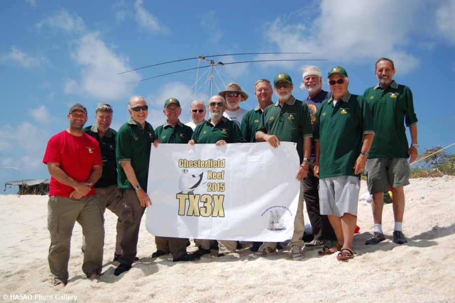 TX3X Team in red   green team shirts 1